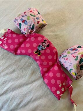 Swimways Minnie Mouse Disney Swim Trainer Life Jacket CHILD SZ 33"-55"LBS